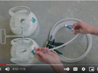 Froth-Pak 180 aansluiten